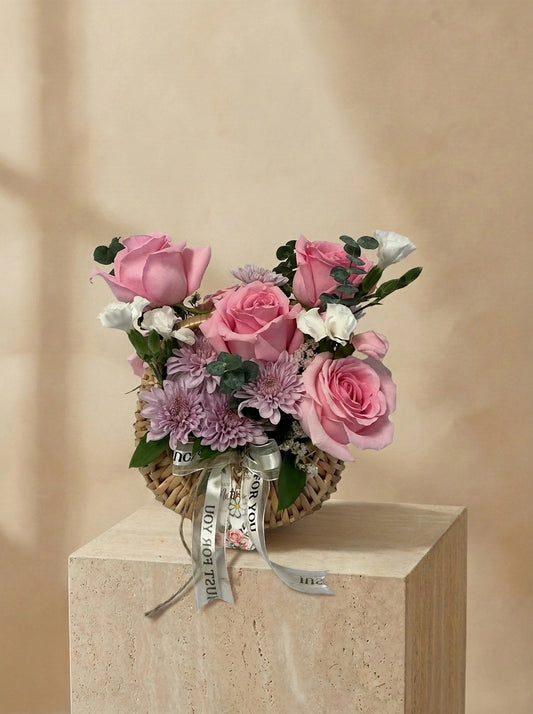 Amour – Signature Romantic Arrangement